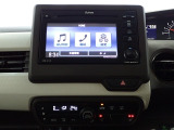 運転席からも手が届きやすく、操作しやすい空調コントロールパネル。オートエアコンなので操作の煩わしさが無くオールシーズン快適にドライブできます。快適空間で運転に集中できますね。