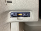 ハンドルの左下にETCがついています。高速道路の料金所の通過も楽々です。 カードの取り出しもしやすい場所についています。