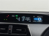 【メーターまわり】ドライバーから見やすい位置にあって安全運転に寄与します。マルチインフォメーションディスプレイでは、クルマに関する情報の確認はもちろん、各種安全機能・装備のON/OFFも設定可能。