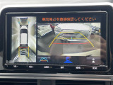 【パノラミックビューモニター】クルマを真上から見下ろした視点で駐車をサポートします!クルマの斜め後ろや真横など、いち早く障害物に気が付くことができます。