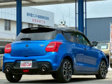 リヤバンパーに4つの超音波センサーを内蔵し、車両後方にある障害物を検知。透明なガラスなども検知でき、コンビニの駐車場などでの衝突回避をサポートします。