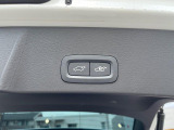 【パワーバックドア】スマートキーや運転席のボタンを押すだけでリアゲートが自動で開閉します!荷物を持っている時や、高い位置にあるバックドアを閉める際に便利な機能です。