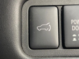 【パワーバックドア】スマートキーや運転席のボタンを押すだけでリアゲートが自動で開閉します!荷物を持っている時や、高い位置にあるバックドアを閉める際に便利な機能です♪