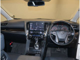 オシャレなインテリアで運転する気分も盛り上がりますよね^^