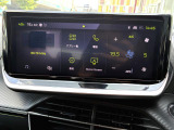 Apple CarPlay、Android Auto 対応。スマホを接続するとタッチスクリーン上でマップ、通話、メッセージ、ミュージックなどのアプリをスマホ同様に操作できるミラースクリーン機能搭載