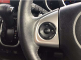 【ステリモ】ステアリングリモコンスイッチにてオーディオ操作可能となっており、運転にも集中できます。少しでも視線移動を減らし事故に遭う確率を下げます。