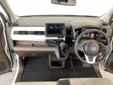 【前方視界】開放的な前方視界!運転がしやすく疲れにくいです♪窓が大きく、見通しがとっても良いおクルマですよ♪