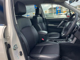 運転席シート廻りは使用感も少なく、良好な状態となっています。丁寧に使われていたことがよくわかりますね。