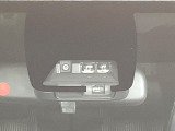【トヨタセーフティセンス】走行中に前方の車両等を認識し、衝突しそうな時は警報とブレーキで衝突回避と被害軽減をアシスト。より安全にドライブをお楽しみいただけます。