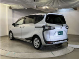 リヤ、後ろから見るとまた車の印象が変わってきますね☆☆