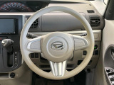インテリアに合わせたデザインのステアリングは、運転される方のことも考え、運転しやすい形状、大きさです。是非一度、実際に触ってお確かめください。
