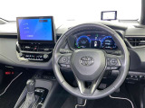 運転席まわりです。 各操作スイッチは使いやすい位置に配置されてます。