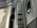 狭い駐車場で便利な電動格納ドアミラーが付いています。