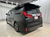 沢山乗れるのがこの車の魅力!2台で移動しないと・・・なんて時もこの車なら1台で!大活躍です♪