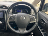インテリアに合わせたデザインのステアリングは、運転される方のことも考え、運転しやすい形状、大きさです。是非一度、実際に触ってお確かめください。