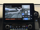 【トヨタ チームメイト[アドバンスト パーク]】ハンドル・アクセル・ブレーキ全操作を車が支援するため安心して駐車できます。障害物を検知した場合には警報を鳴らし、ブレーキ制御を行うことで接触回避を支援。