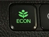 ★ECONスイッチ★ エコドライブを加速しよう!スイッチをONにすると、運転の仕方によるロスを抑え込み燃費をよくするようクルマが頑張ります(*^ー^*)燃費向上にチャレンジ♪