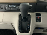 オートマチックシフトレバーは、手になじみ操作しやすい形状で安全運転にもつながります♪