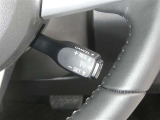 【レーダークルーズコントロール】(全車速追従機能付)付きです。車速に応じて追従支援してくれるので、ロングドライブも快適です。詳細は販売店スタッフまでおたずねください。