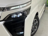 【LEDヘッドライト】悪天候や夜間走行時も良好な視界を確保し安心して運転できる高輝度LEDヘッドライトを装備!点灯速度が早く、消費電力も抑えられています。