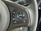 ◆アダプティブクルーズコントロール◆予め設定した車速内でクルマが自動的に加減速。前走車との適切な車間距離を維持しながら追従走行します。【LKAS】車線維持支援システムでステアリング操作を支援。
