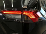 LEDテールライトです。省電力、高輝度のLEDは明るく照らすので夜間運転時の視認性を高めます。スタイリッシュな見た目で細かいところもこだわりたいあなたに!