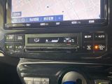 【オートエアコン】一度お好みの温度に設定すれば、車内の温度を検知し風量や温度を自動で調整。暑い&hellip;寒い&hellip;と何度もスイッチ操作をする必要はありません。快適な車内空間には必須の機能ですね♪