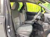 運転席シート廻りは使用感も少なく、良好な状態となっています。前オーナー様が丁寧に使っていたことがよくわかりますね。