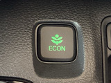 【eコンスイッチ】低燃費運転をサポートするECONモード。スイッチをONすると、エンジンやトランスミッション、A/Cなどを協調制御し、燃費の向上に貢献。エコドライブの効果を高めます。