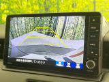 【バックカメラ】駐車時に後方がリアルタイム映像で確認できます。大型商業施設や立体駐車場での駐車時や、夜間のバック時に大活躍!運転スキルに関わらず、今や必須となった装備のひとつです!