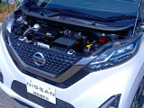 納車以降、お車のメンテナンスは自宅近所の日産サービス拠点にて承ります。専門の教育を受けたサービスフロント&メカニックが無料1ヶ月点検から法定/車検整備、万一の故障・不具合の修理まで全て担当いたします。