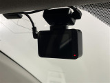 【ドライブレコーダー】映像・音声などの運転中の記録を残します。事故などを起こした起こされた時の証拠になりえますので、もしも時でも安心ですね。