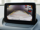 バックカメラを標準装備。駐車場などでの取り回しもスムーズに行っていただけます。