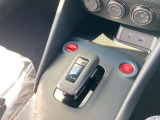プッシュエンジンスターターもNISMO専用です。