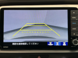 【バックカメラ】運転が苦手な方も車庫入れラクラクです!ギアをリバースに入れれば自動的に切り換わりますので、面倒な操作は不要です♪狭い駐車場もお車を傷つけず安心ですね!