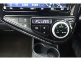 ★エアコンはオートタイプが装着済みです!オートモードにしておけば、車内温度を設定するだけで風の料や吹き出し口の切り替えを機械が行ってくれます!一年中快適な環境を作れますよ♪