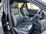 運転席シートは電動でお好みのポジションに設定できます。運転席シートは目立った汚れもなく良好なコンディションです。