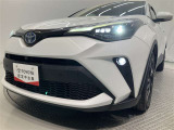LEDヘッドライトです。デザイン性がよくとても明るいので、夜間の走行や悪天候でも安心です。しかも長寿命!