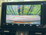 【バックカメラ】駐車時に後方がリアルタイム映像で確認できます。大型商業施設や立体駐車場での駐車時や、夜間のバック時に大活躍!運転スキルに関わらず、今や必須となった装備のひとつです!