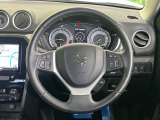 インテリアに合わせたデザインのステアリングは、運転される方のことも考え、運転しやすい形状、大きさです。是非一度、実際に触ってお確かめください。