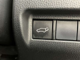 後ろが狭くてもサッと積める。途中で止められる安心のバックドア。後ろの駐車スペースが狭い時に重宝しますよ♪