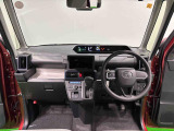 見易い計器類と運転し易いドライビングポジションは、視角も少なく前方&左右の見切りが良く運転し易いクルマです
