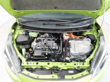 車にとって、とても大切な部分のエンジンルーム。綺麗に清掃済みで安心です。