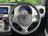 インテリアに合わせたデザインのステアリングは、運転される方のことも考え、運転しやすい形状、大きさです。是非一度、実際に触ってお確かめください。