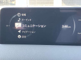 センターディスプレイは安全に運転が可能な見やすい位置に設計。オーディオやナビ、ハンズフリー通話、車両の各種設定など様々な機能を集約しております。