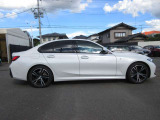新車登録から5年目まで、最長4年間の走行距離無制限保証をご用意。ご購入後も安心が長く続きます。