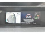 後退時ブレーキアシスト 後退時に衝突の可能性がある場合は、段階的に注意を喚起してくれます。回避操作がない場合は出力とブレーキの制御により、衝突回避、または被害を軽減してくれます
