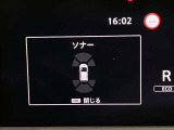 障害物を感知し知らせてくれるので安心です♪