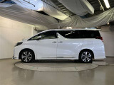 助手席側は電動スライドドアになってます。運転席やキーのリモコンで開閉できるので手が塞がっていても楽に積み降ろし出来ますよ。