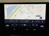 G-Link契約でご利用いただけるセンター通信型のナビ機能「コネクティッドナビ」を装備。従来のナビゲーションよりもリアルタイムな情報提供を可能にしました。